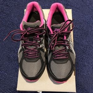 NEW ASICS running shoes